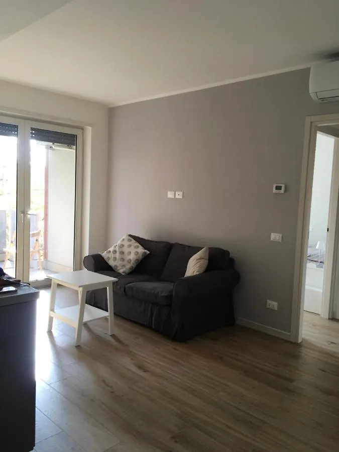 Appartamento Con Due Camere Da Letto E Free Park Verona Apartamento