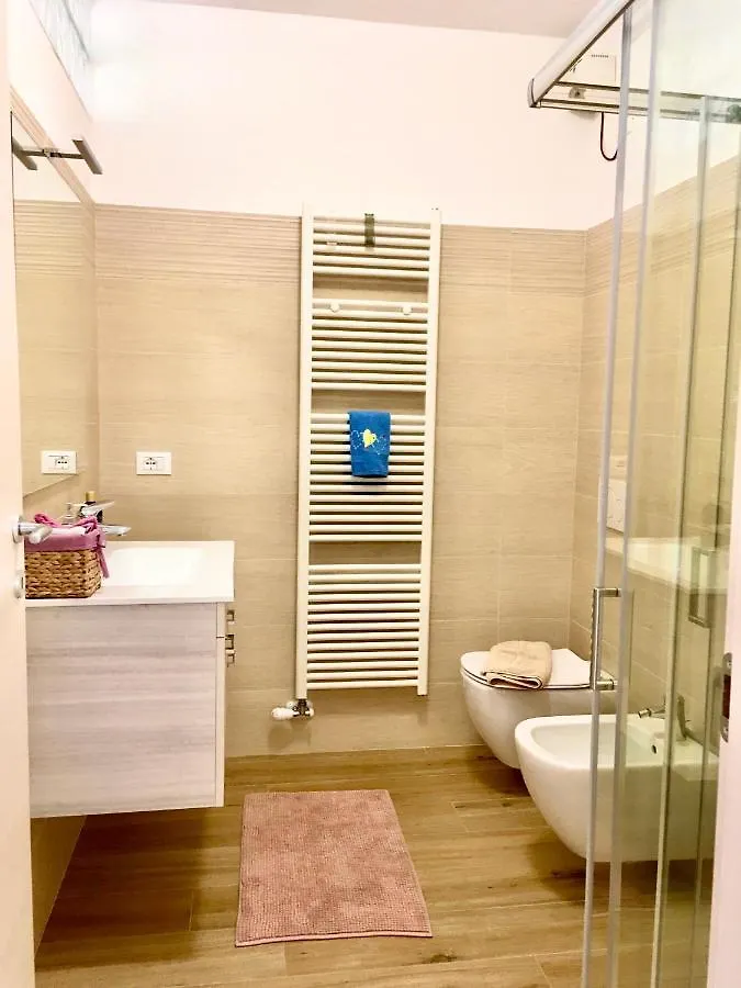 Appartamento Con Due Camere Da Letto E Free Park Verona Apartamento