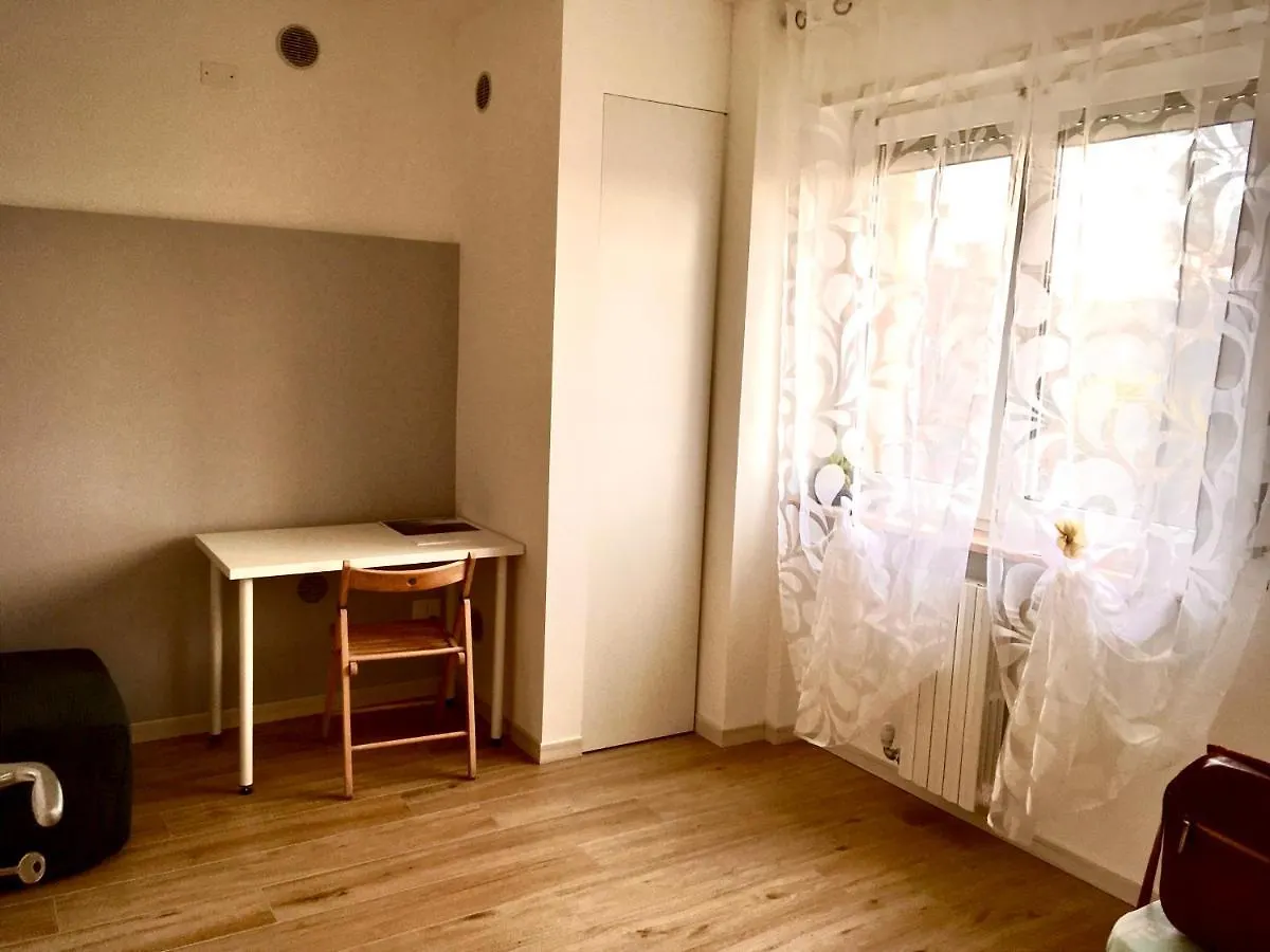 Appartamento Con Due Camere Da Letto E Free Park Verona Apartamento